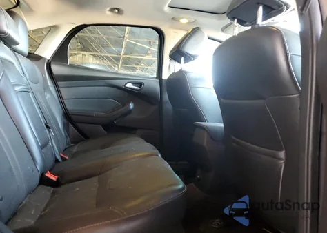 2013 Ford Focus Se z USA, uszkodzony, nr VIN 1FADP3F26DL212418